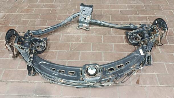 Foto: HINTERACHSE / HINTERACHSTRÄGER eines Mercedes-Benz A 170
