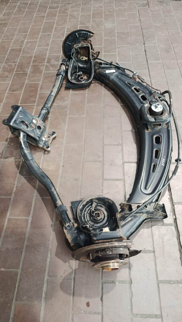 Foto: HINTERACHSE / HINTERACHSTRÄGER eines Mercedes-Benz A 170