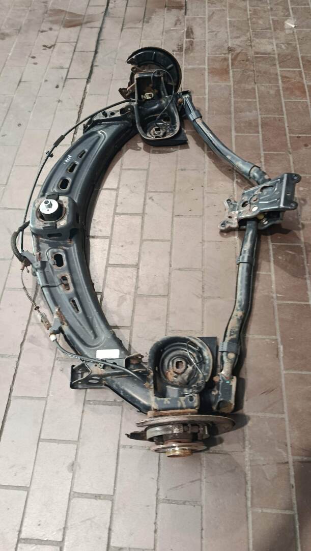 Foto: HINTERACHSE / HINTERACHSTRÄGER eines Mercedes-Benz A 170