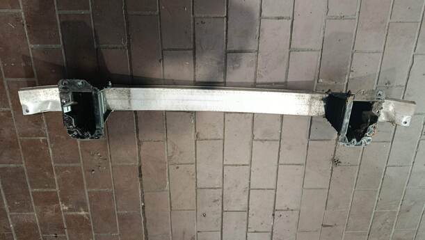 Foto: VERSTÄRKUNG VORNE eines Mercedes-Benz A 170