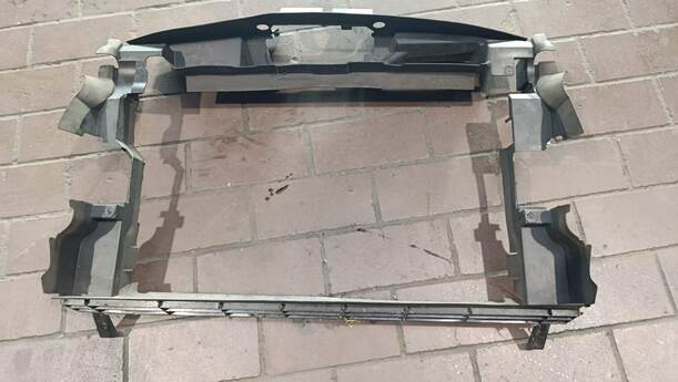 Foto: LUFTLEITTEIL / KÜHLERHALTER eines Mercedes-Benz A 170