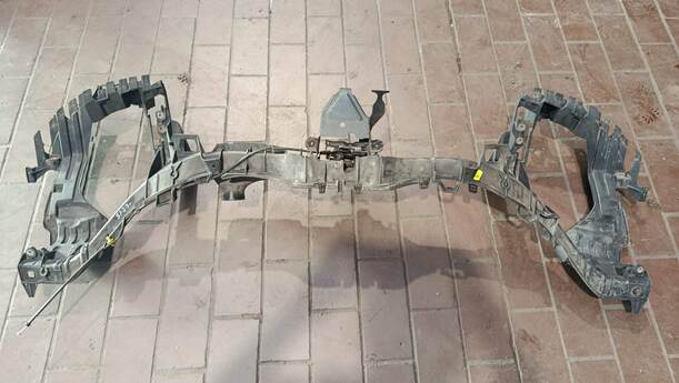 Foto: SCHLOSSTRÄGER / FRONTBLECH eines Mercedes-Benz A 170