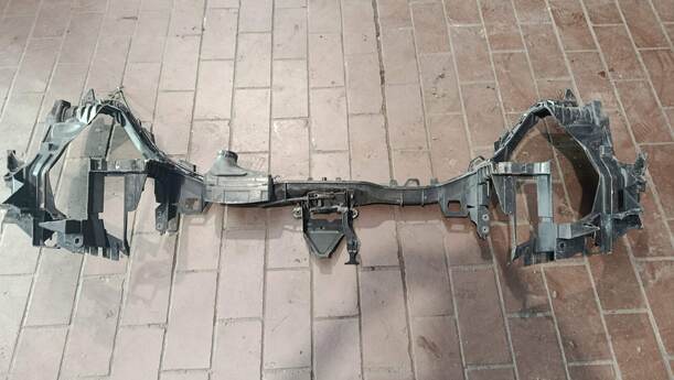 Foto: SCHLOSSTRÄGER / FRONTBLECH eines Mercedes-Benz A 170