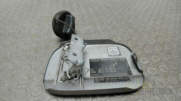 Foto: TANKKLAPPE / TANKDECKEL eines Mercedes-Benz A 170