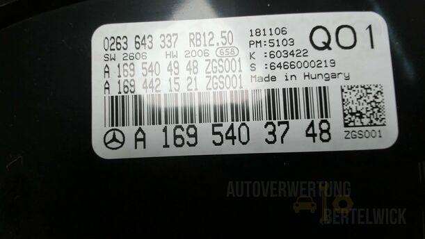 Foto: KOMBIINSTRUMENT / TACHOEINHEIT eines Mercedes-Benz A 170