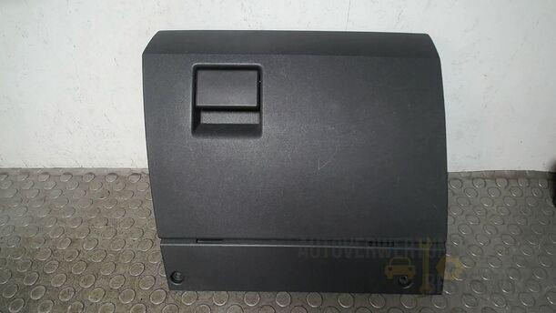 Foto: HANDSCHUHFACH eines Opel Meriva 1.6 16V