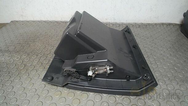 Foto: HANDSCHUHFACH eines Opel Meriva 1.6 16V