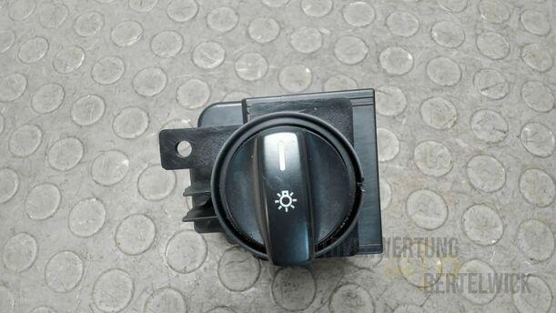Foto: LICHTSCHALTER ( NEBELSCHEINWERFER ) eines Mercedes-Benz A 170