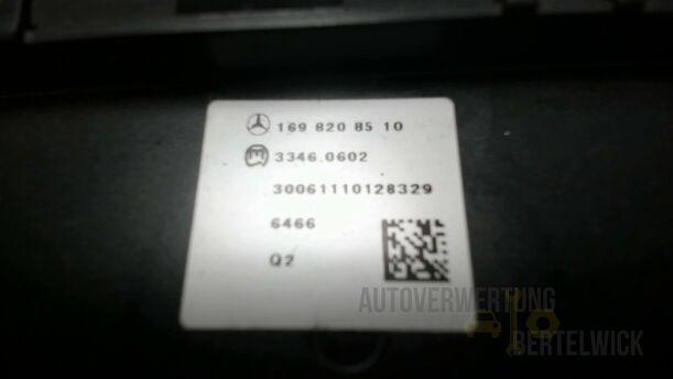 Foto: SCHALTER SITZHEIZUNG / SCHALTLEISTE eines Mercedes-Benz A 170