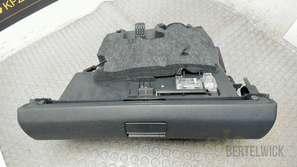 Foto: HANDSCHUHFACH eines Mercedes-Benz A 170