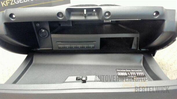 Foto: HANDSCHUHFACH eines Mercedes-Benz A 170