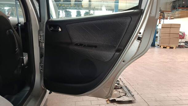 Foto: TÜR HINTEN RECHTS ( SW ) eines Peugeot 207 SW 110 HDi FAP (Blue Lion)