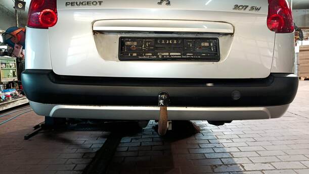 Foto: STOSSFÄNGER / STOßSTANGE HINTEN eines Peugeot 207 SW 110 HDi FAP (Blue Lion)