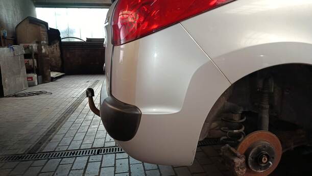 Foto: STOSSFÄNGER / STOßSTANGE HINTEN eines Peugeot 207 SW 110 HDi FAP (Blue Lion)