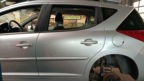 Foto: TÜR HINTEN LINKS eines Peugeot 207 SW 110 HDi FAP (Blue Lion)