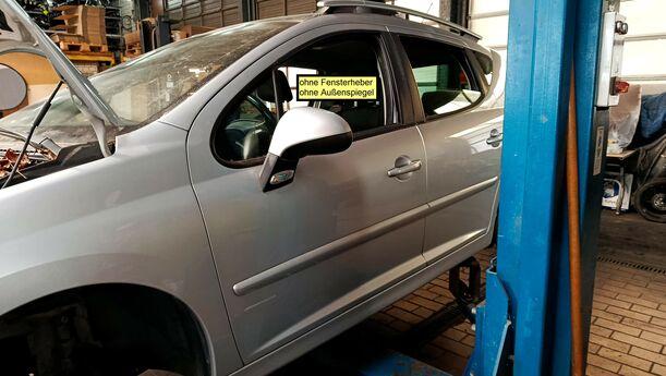 Foto: TÜR VORNE LINKS eines Peugeot 207 SW 110 HDi FAP (Blue Lion)
