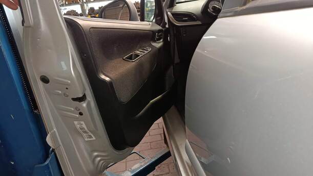 Foto: TÜR VORNE LINKS eines Peugeot 207 SW 110 HDi FAP (Blue Lion)