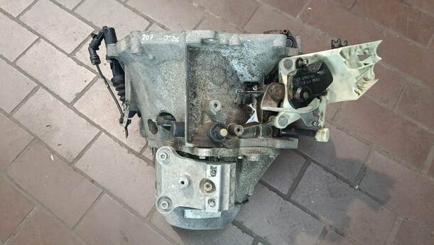 Foto: SCHALTGETRIEBE 5 GANG eines Peugeot 207 SW 110 HDi FAP (Blue Lion)