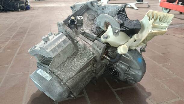 Foto: SCHALTGETRIEBE 5 GANG eines Peugeot 207 SW 110 HDi FAP (Blue Lion)