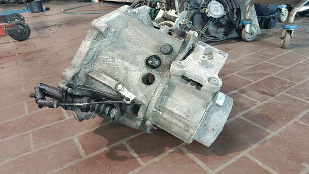 Foto: SCHALTGETRIEBE 5 GANG eines Peugeot 207 SW 110 HDi FAP (Blue Lion)