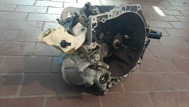 Foto: SCHALTGETRIEBE 5 GANG eines Peugeot 207 SW 110 HDi FAP (Blue Lion)