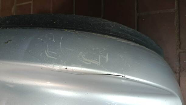 Foto: STOSSFÄNGER / STOßSTANGE VORNE eines Peugeot 207 SW 110 HDi FAP (Blue Lion)
