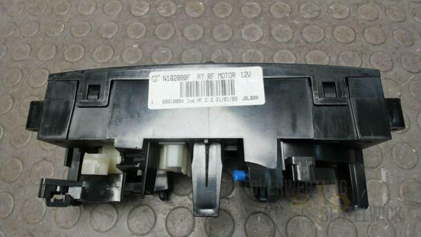 Foto: HEIZUNGSBETÄTIGUNG / KLIMABEDIENTEIL eines Peugeot 207 SW 110 HDi FAP (Blue Lion) EL