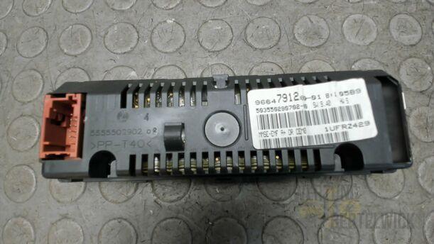 Foto: INFORMATIONSDISPLAY / BORDCOMPUTER eines Peugeot 207 SW 110 HDi FAP (Blue Lion) GLX