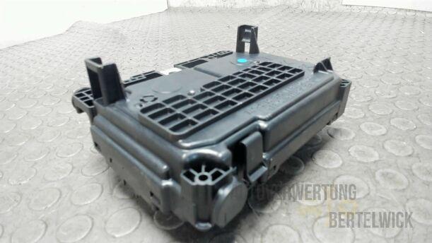 Foto: SICHERUNGSKASTEN / ELEKTRIKEINHEIT MOTOR eines Peugeot 207 SW 110 HDi FAP (Blue Lion) GLX