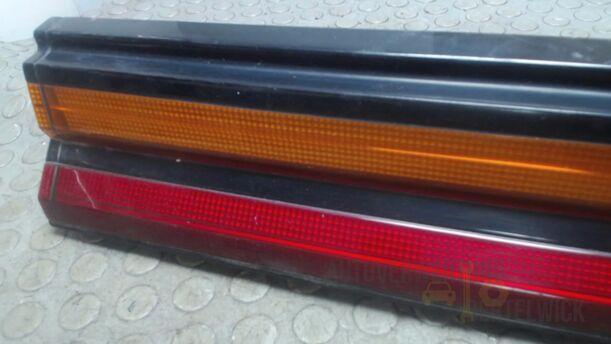 Foto: HECKLEUCHTENBAND  MITTIG eines Nissan Sunny GTI 16V