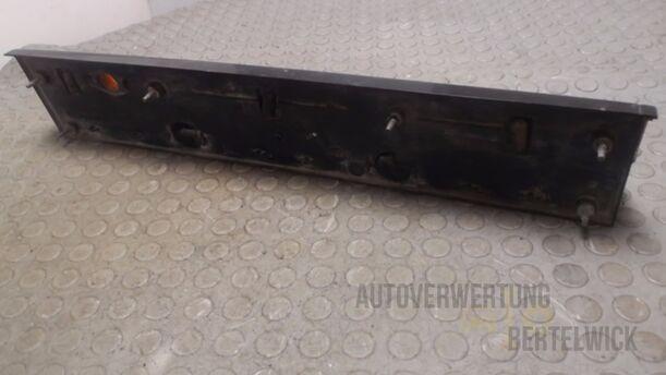 Foto: HECKLEUCHTENBAND  MITTIG eines Nissan Sunny GTI 16V