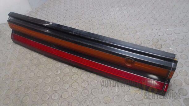 Foto: HECKLEUCHTENBAND MITTIG eines Nissan Sunny GTI 16V