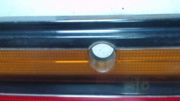 Foto: HECKLEUCHTENBAND MITTIG eines Nissan Sunny GTI 16V