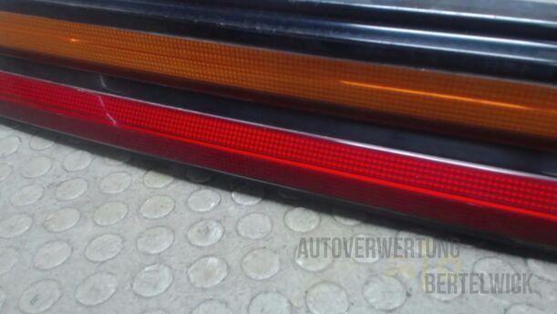 Foto: HECKLEUCHTENBAND MITTIG eines Nissan Sunny GTI 16V