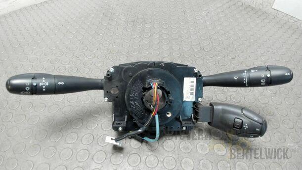 Foto: KOMBISCHALTER / LENKSTOCKSCHALTER eines Peugeot 207 SW 110 HDi FAP (Blue Lion) GL
