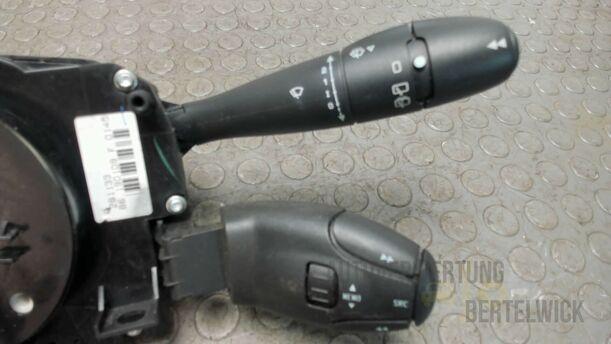 Foto: KOMBISCHALTER / LENKSTOCKSCHALTER eines Peugeot 207 SW 110 HDi FAP (Blue Lion) GL