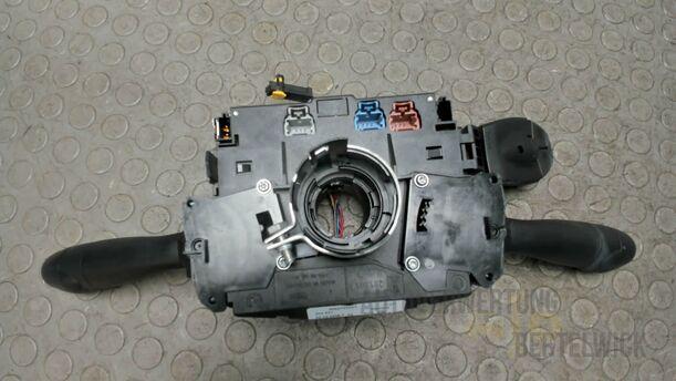 Foto: KOMBISCHALTER / LENKSTOCKSCHALTER eines Peugeot 207 SW 110 HDi FAP (Blue Lion) GL