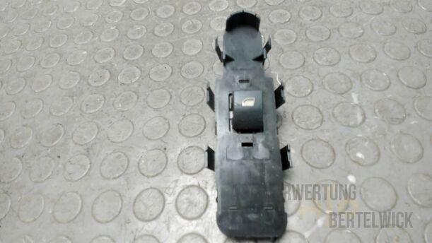 Foto: FENSTERHEBERSCHALTER eines Peugeot 207 SW 110 HDi FAP (Blue Lion) GL