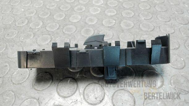 Foto: FENSTERHEBERSCHALTER eines Peugeot 207 SW 110 HDi FAP (Blue Lion) GL