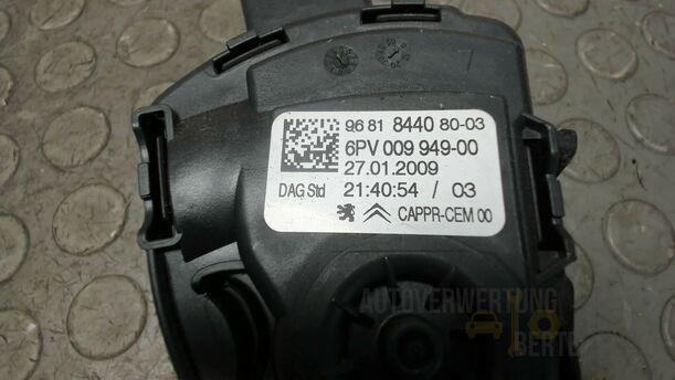 Foto: GASPEDAL eines Peugeot 207 SW 110 HDi FAP (Blue Lion) GL