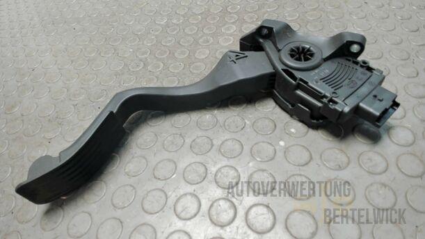 Foto: GASPEDAL eines Peugeot 207 SW 110 HDi FAP (Blue Lion) GL
