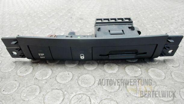 Foto: SCHALTERLEISTE eines Peugeot 207 SW 110 HDi FAP (Blue Lion)