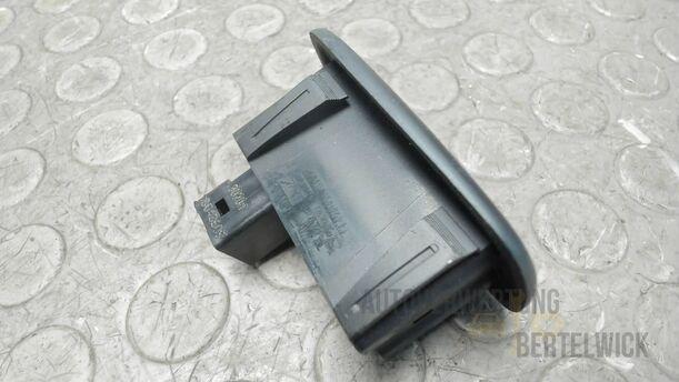 Foto: FENSTERHEBERSCHALTER eines Peugeot 207 SW 110 HDi FAP (Blue Lion)