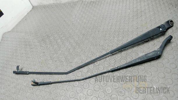Foto: SCHEIBENWISCHERARME VORNE eines Peugeot 207 SW 110 HDi FAP (Blue Lion)