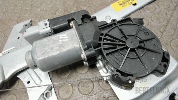 Foto: FENSTERHEBER HINTEN LINKS ELEKTRISCH eines Peugeot 207 SW 110 HDi FAP (Blue Lion)
