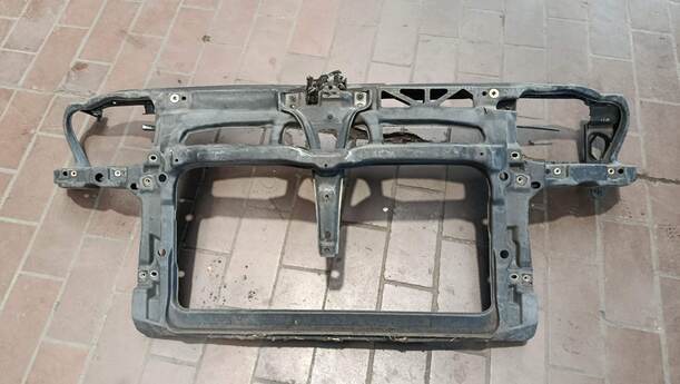 Foto: FRONTBLECH/ SCHLOSSTRÄGER eines VW Golf Variant 1.9 TDI