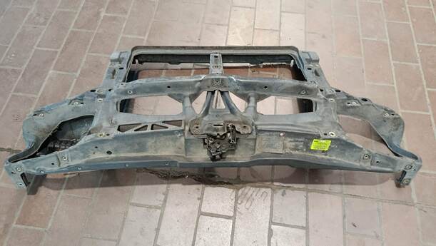 Foto: FRONTBLECH/ SCHLOSSTRÄGER eines VW Golf Variant 1.9 TDI