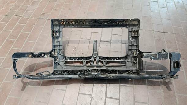 Foto: FRONTBLECH/ SCHLOSSTRÄGER eines VW Golf Variant 1.9 TDI