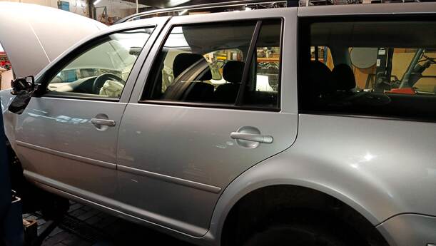 Foto: TÜR HINTEN LINKS ( VARIANT ) eines VW Golf Variant 1.9 TDI
