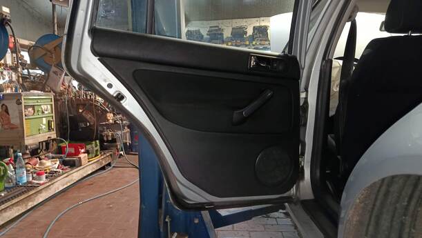 Foto: TÜR HINTEN LINKS ( VARIANT ) eines VW Golf Variant 1.9 TDI